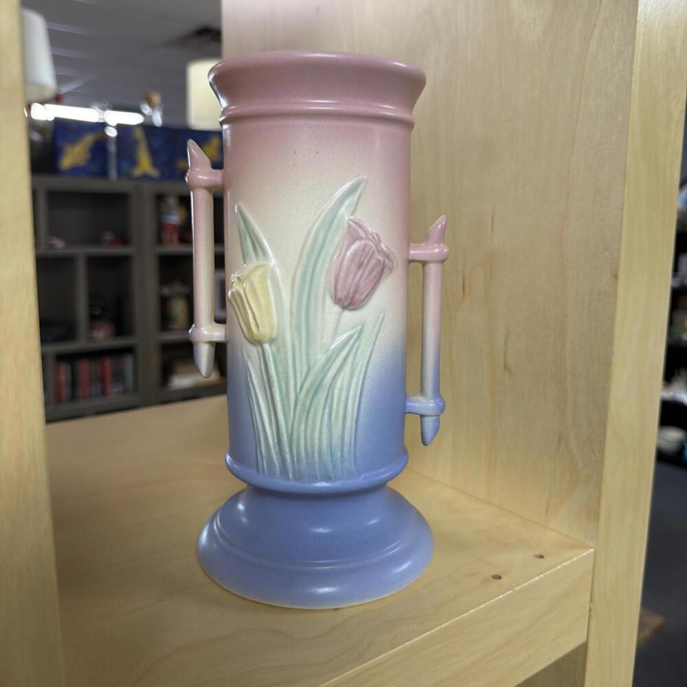 USA Hull Art 107-33. 8 1/2" Vase. Mint Condition